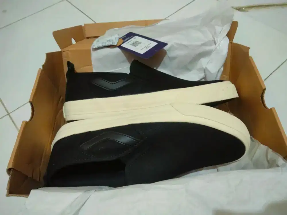 Sepatu Ventela slip on Ori