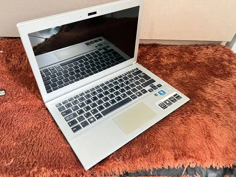 Laptop sony vaio svt131A11L silver 13inch  Windows 10 pro 64bit