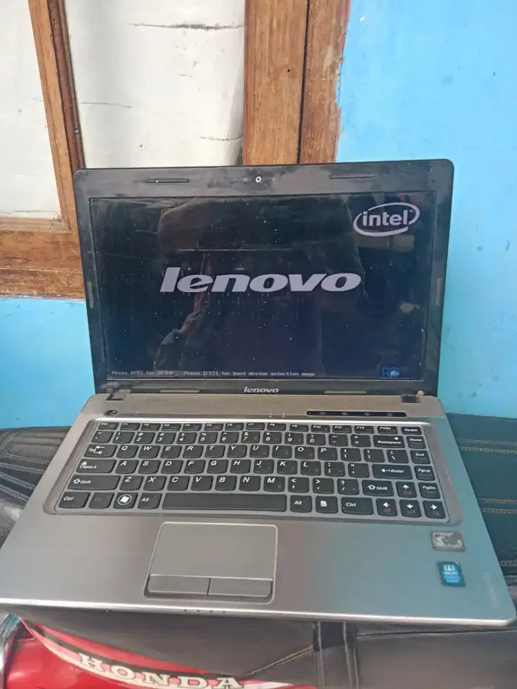 Lenovo z460 core i3 ram 4GB HDD 160GB