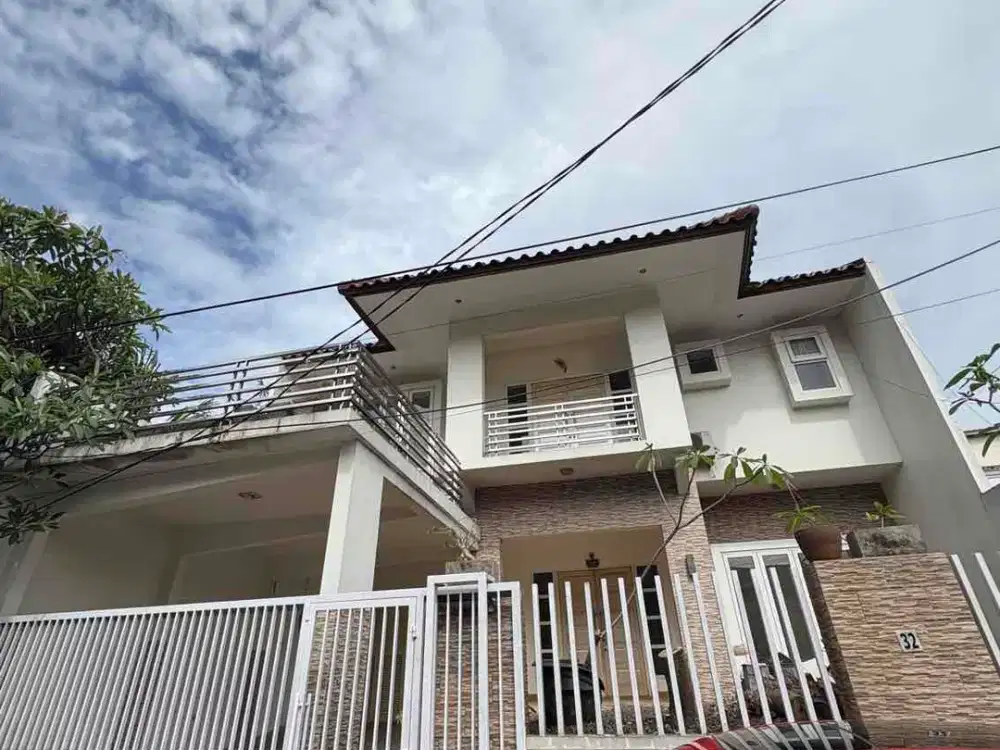 Disewakan Rumah Luas dan Nyaman di Pondok Kuwera, Condet