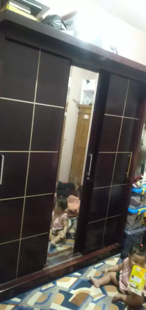 Jual lemari pakaian dan tempat tidur second mulus