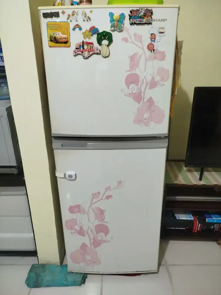Lemari es sharp 2 pintu