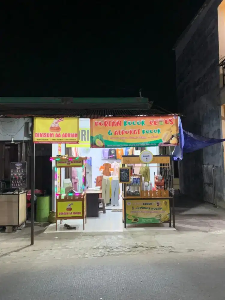 Di jual isi toko pakaian dan alat2 ,gerobak es