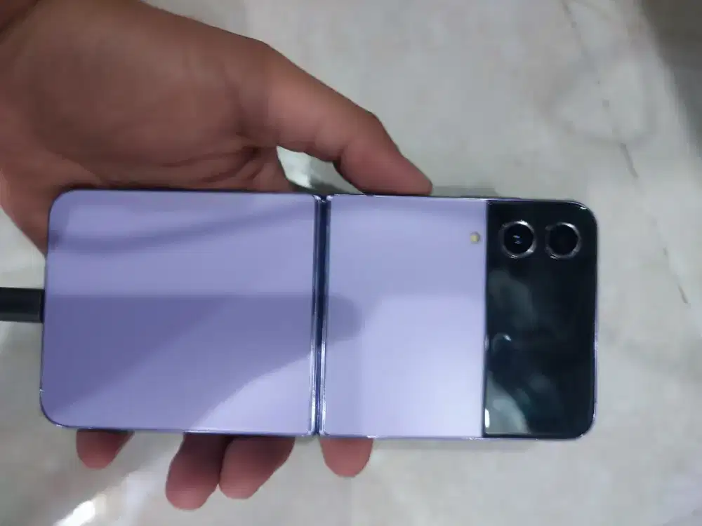 Zflip4 8/128gb fullset Minus minta ganti LCD jual hari ini