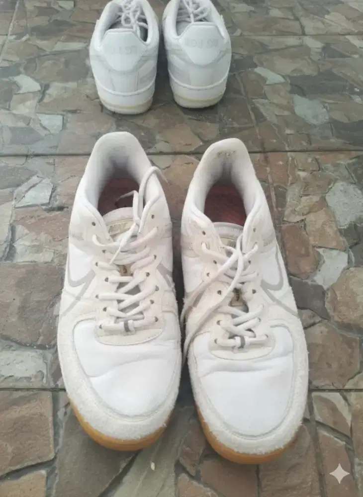 Sepatu bekas kondisi baik