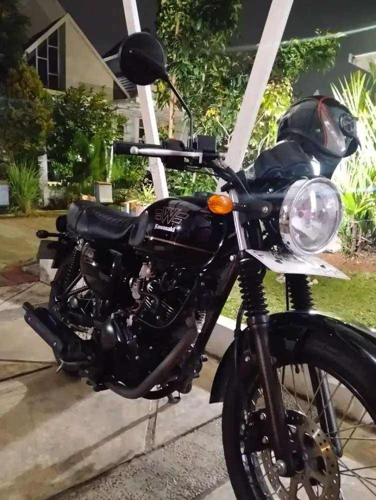 Kawasaki w 175 black Style