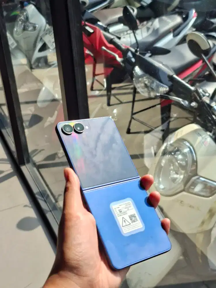 SAMSUNG ZFLIP 7 5G 12/512 SPESIAL BELI HARI INI DISKON LANGSUNG 4 jt