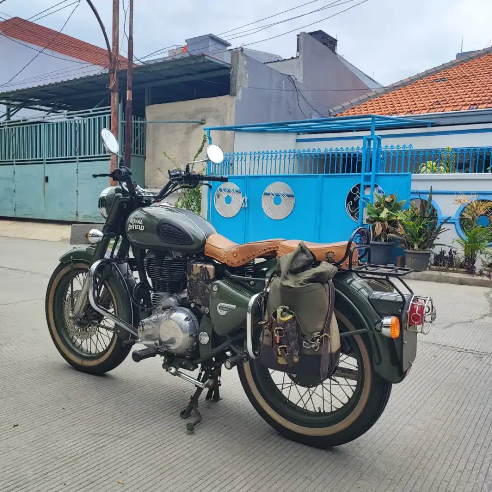 Royal Enfield Classic 500 Green Istimewa