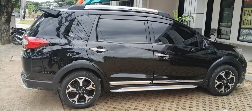 Over kredit Honda BR-V 2016 Bensin