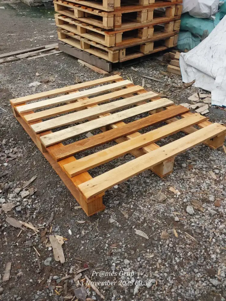 Palet kayu Handlift