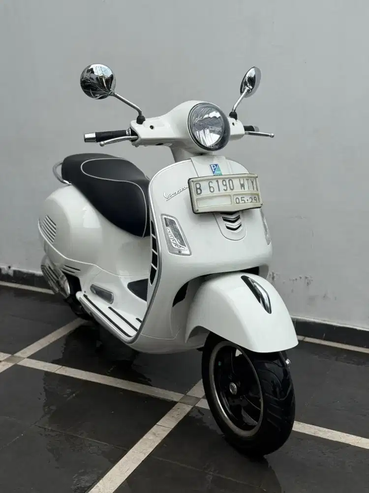 Vespa Gts Iget Abs 4V 2019 (km 2rb perak)