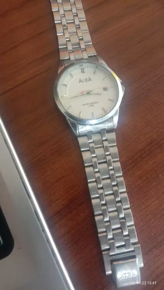 Jam tangan pria dan wanita