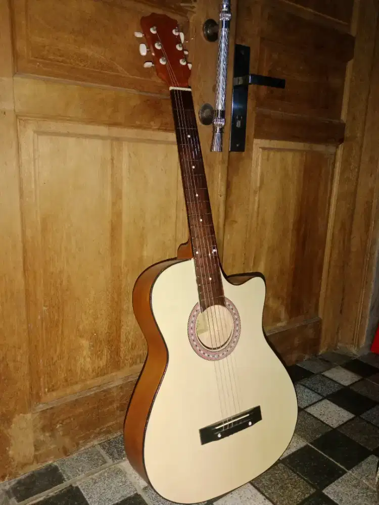Gitar Sayur Akustik Yamaha