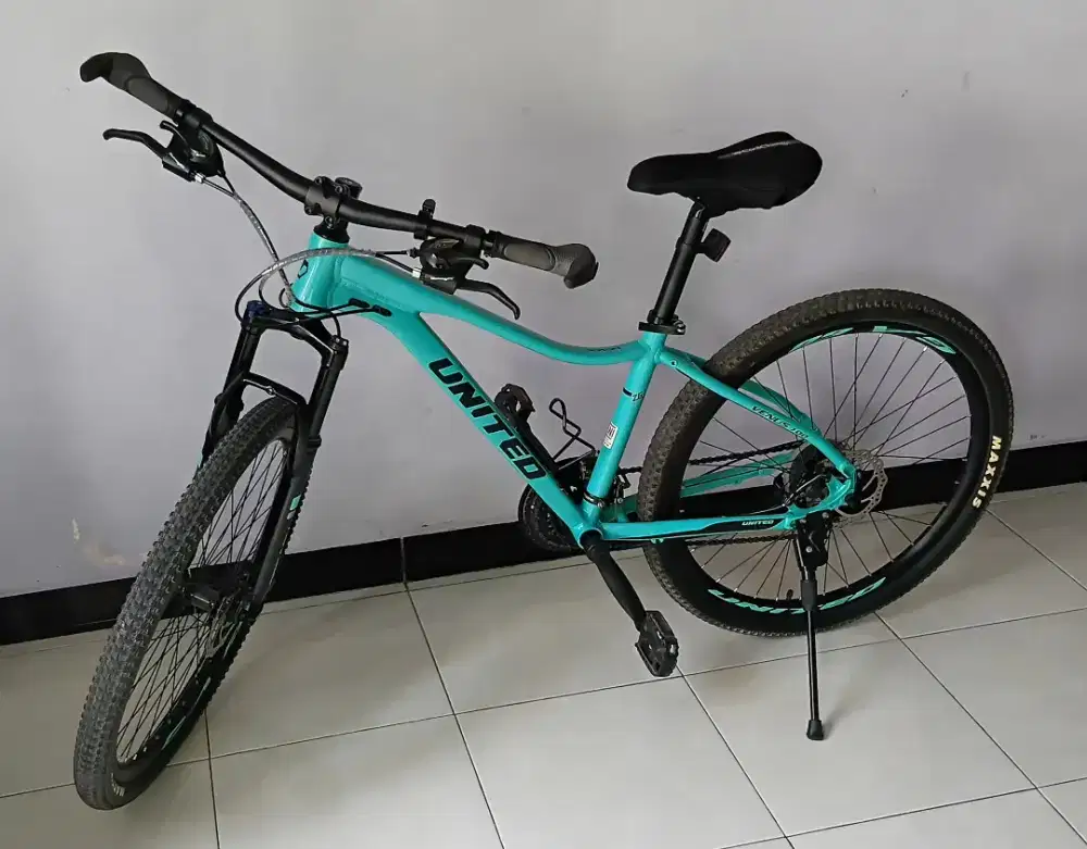 Sepeda MTB Venus 1.00 3x8