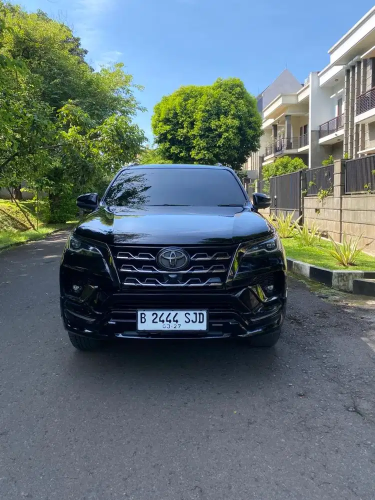 Fortuner 2.4 TRD model GR th 2021 hitam metalik