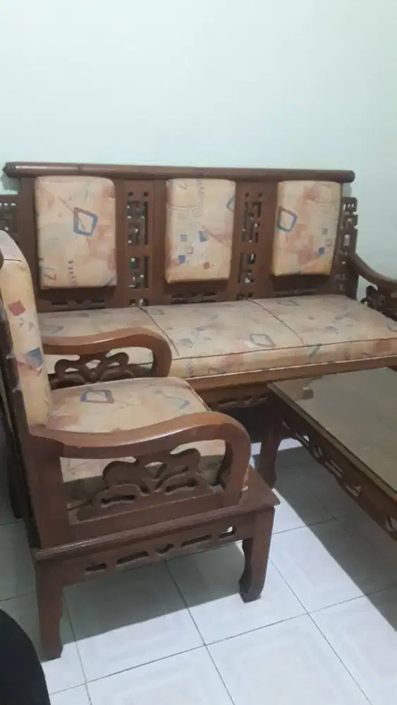 DIJUAL 1 SET KURSI TAMU HONGKONG 3 1 1 1 - BEKAS (NEGO)