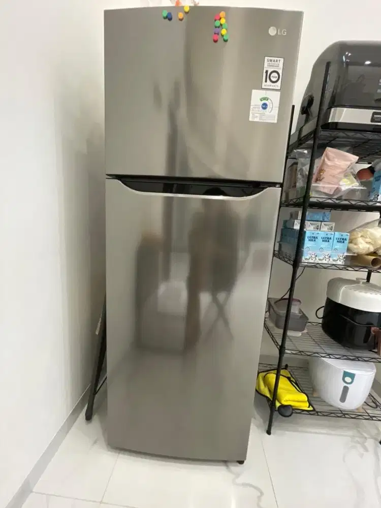 Kulkas LG Smart Inverter 209L