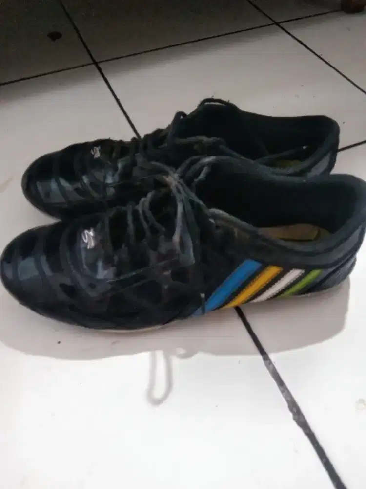 Sepatu olahraga pria