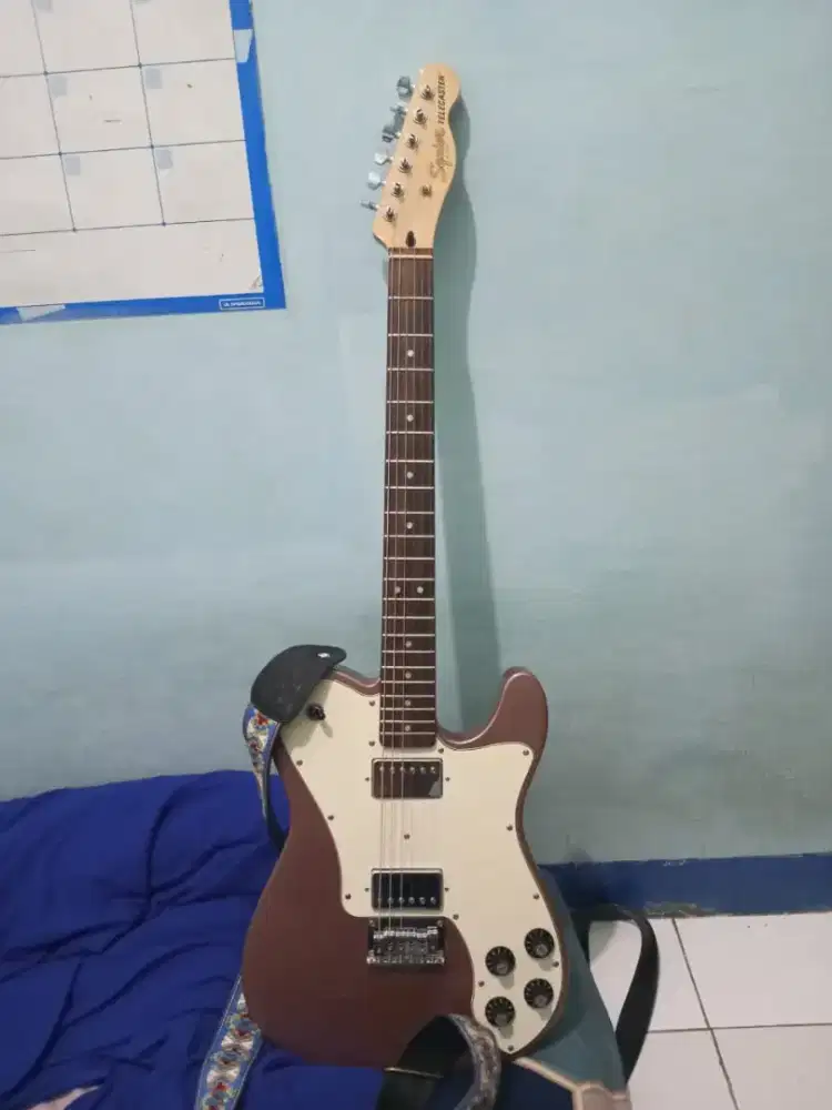 Squier affinity series telecaster deluxe burgundy mist