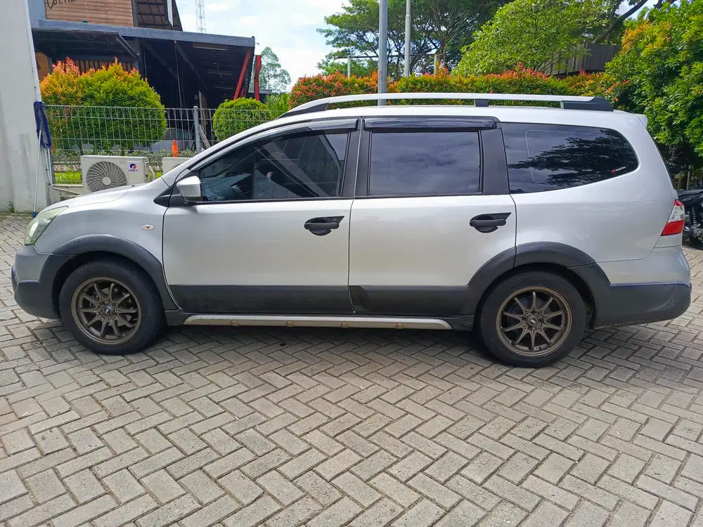 Nissan Grand livina 2013 Bensin