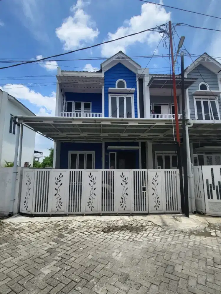 Rumah cantik 2 1/2 tingkat semi furnish
