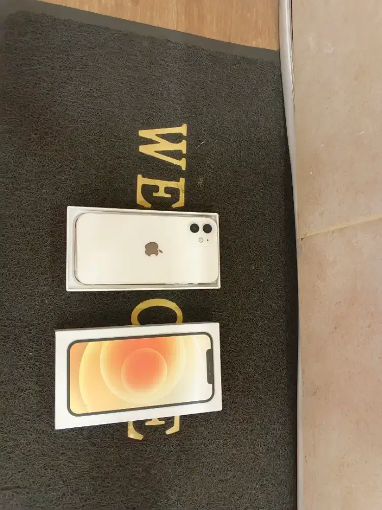 Iphone 12 128gb cakep masih putih