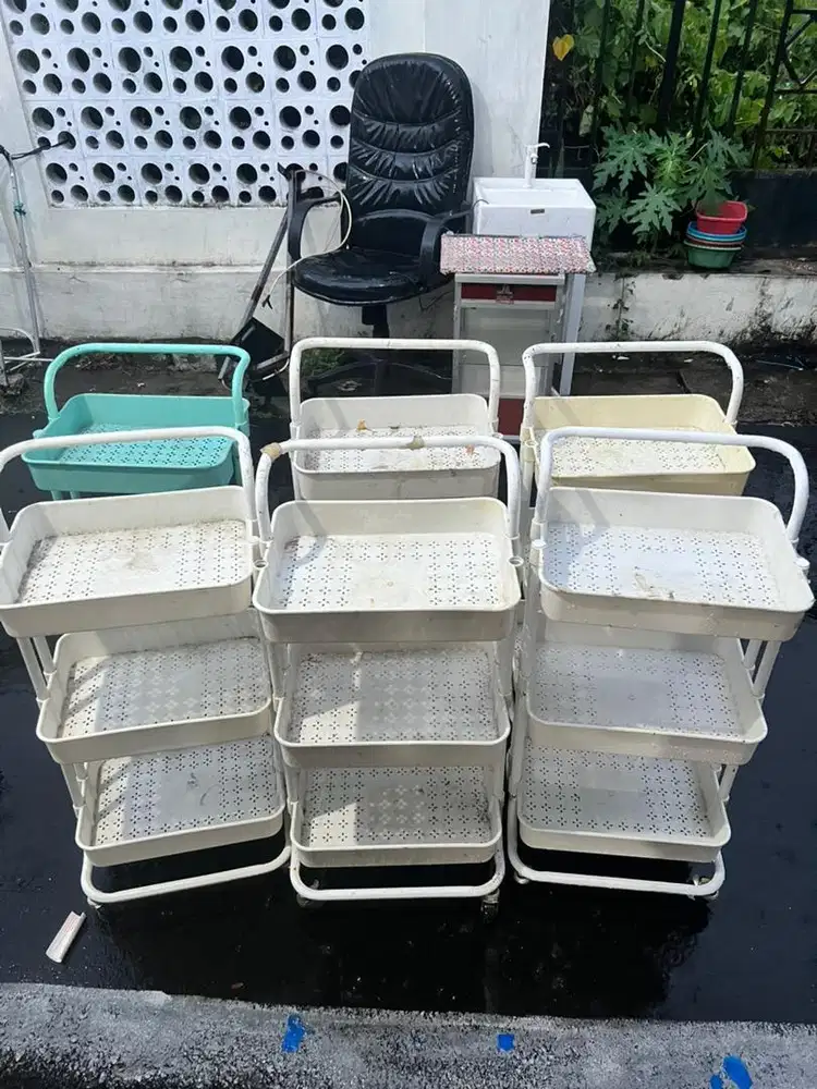 Rak Troli Salon Kecantikan