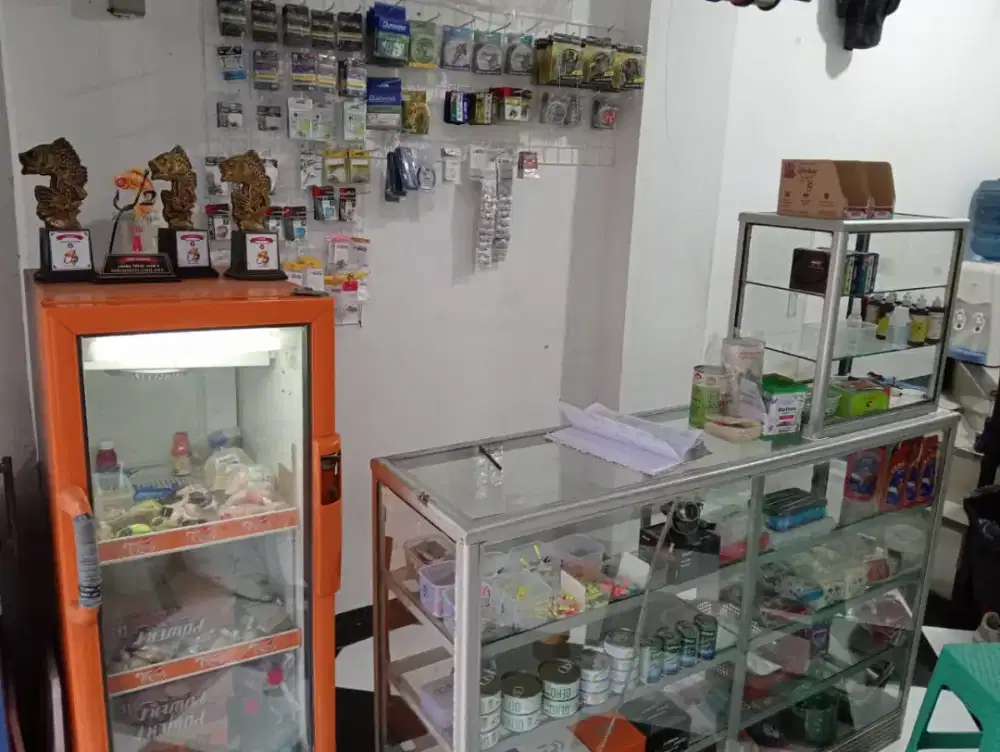 Etalase , Showcase dan Rak besi