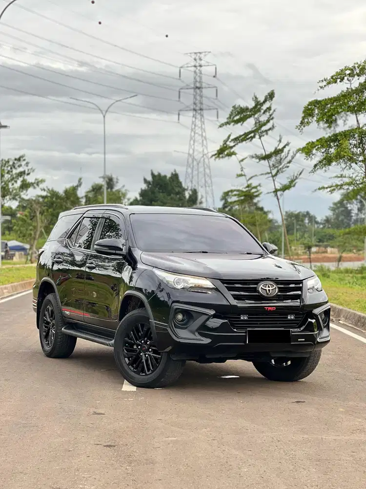 TOYOTA FORTUNER 2.4 VRZ TRD 2017

NIK 2017
KM 73 Rb