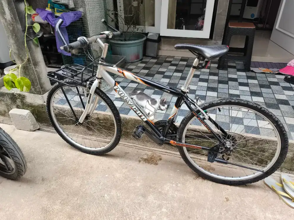 Polygon Unitoga Bahan Kalcer