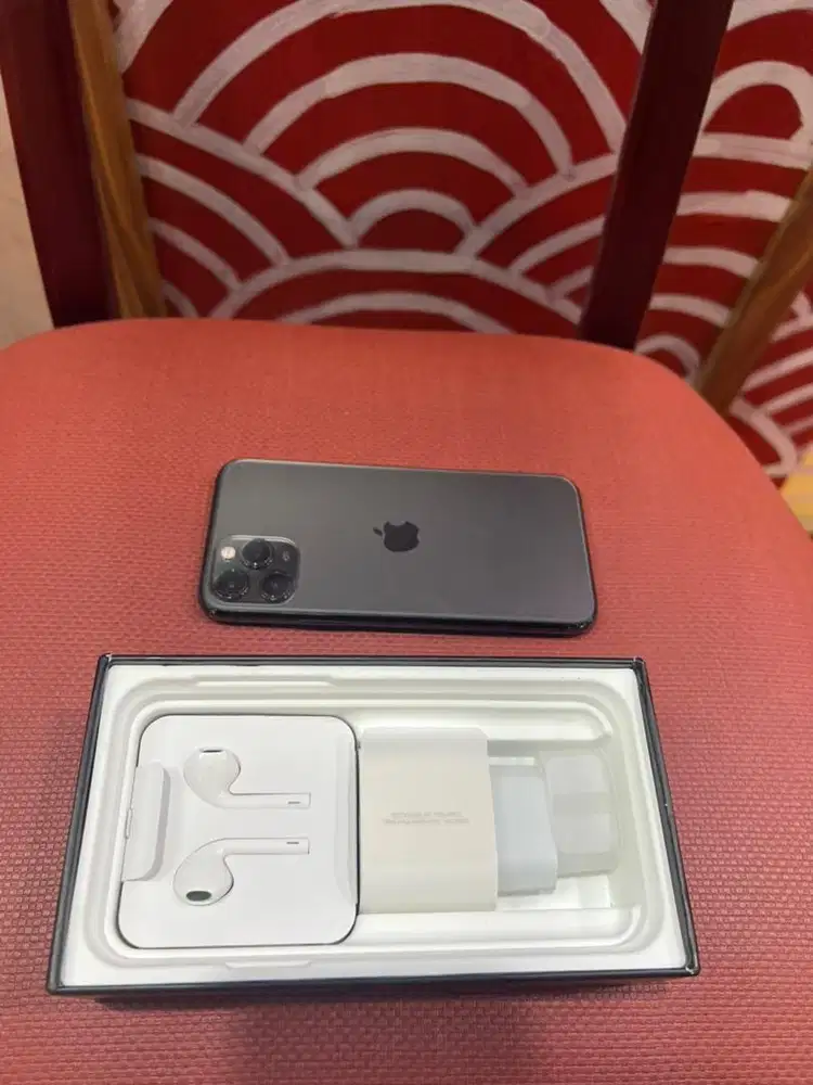 iphone 11 pro max 256gb baru semua okey punya