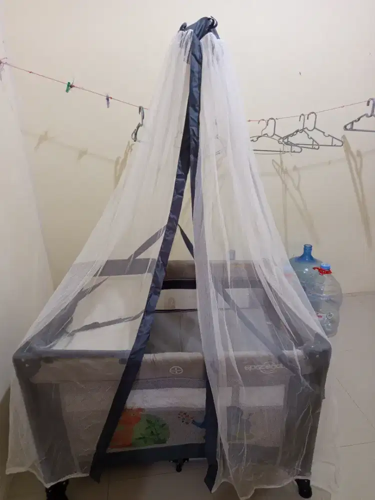 Tempat Tidur Bayi