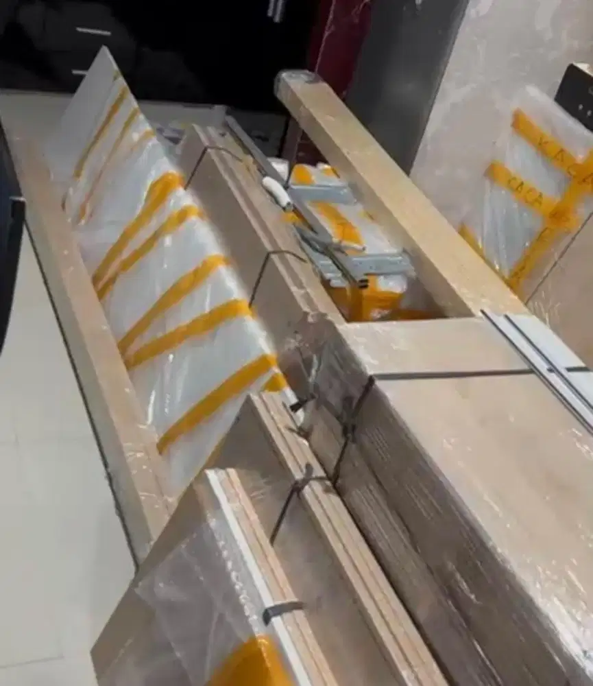 Furnitur Dipan tempat tidur,springbed,lemari pakaian 4 pintu 1 set