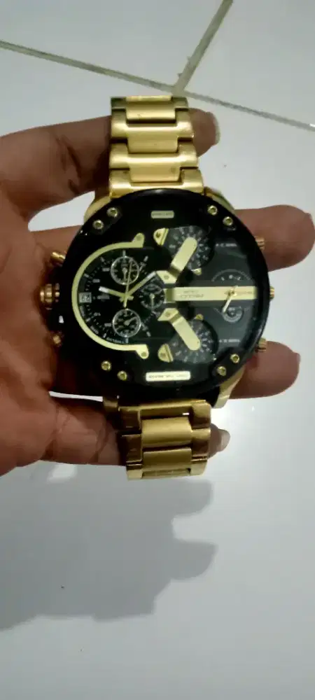 Jam tangan diesel gold