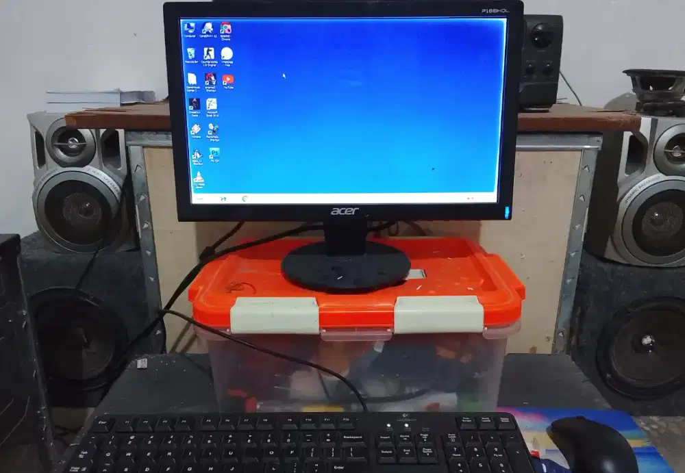 Komputer ( CPU + Monitor )