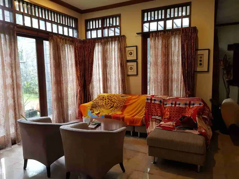 DIJUAL RUMAH DAN ISINYA