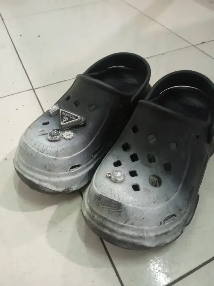 SENDAL MODEL CLOG HITAM