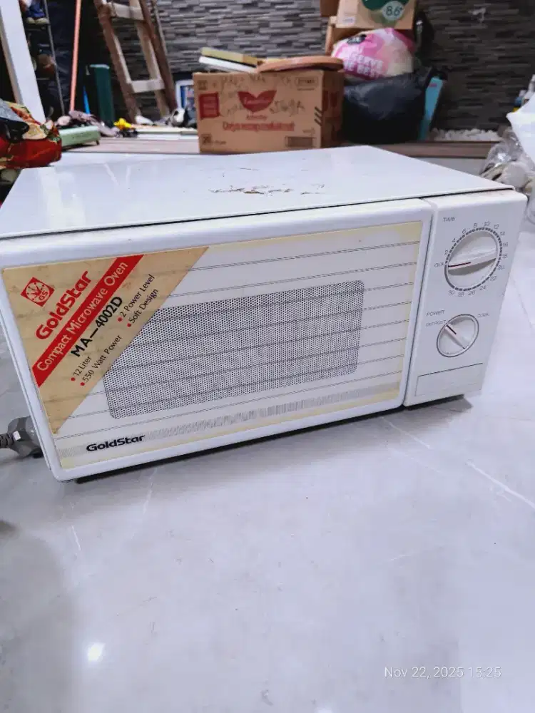 Microwave goldstar MA 4002D