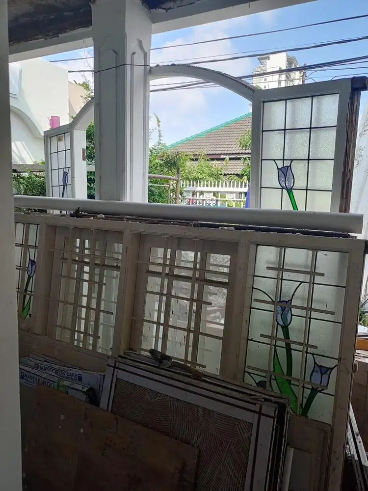 kusen pintu dan jendela. bekas rumah pribadi. bukan jual beli