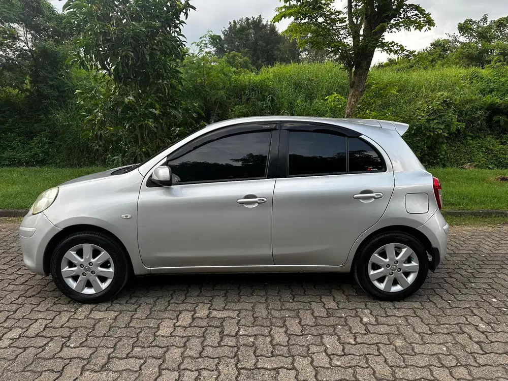 Nissan March 2011 Bensin