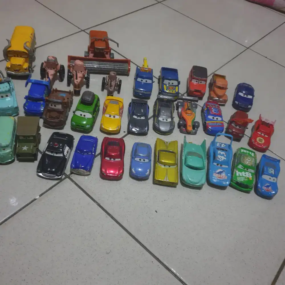 Mainan koleksi mobil2an Cars