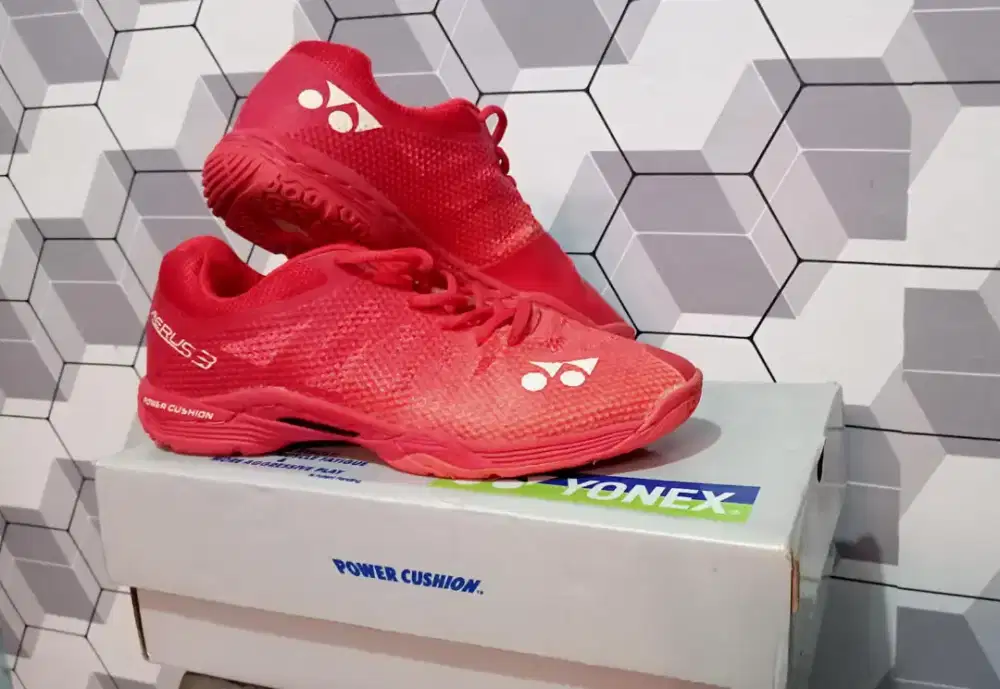 Preloved sepatu Yonex Aerus 3