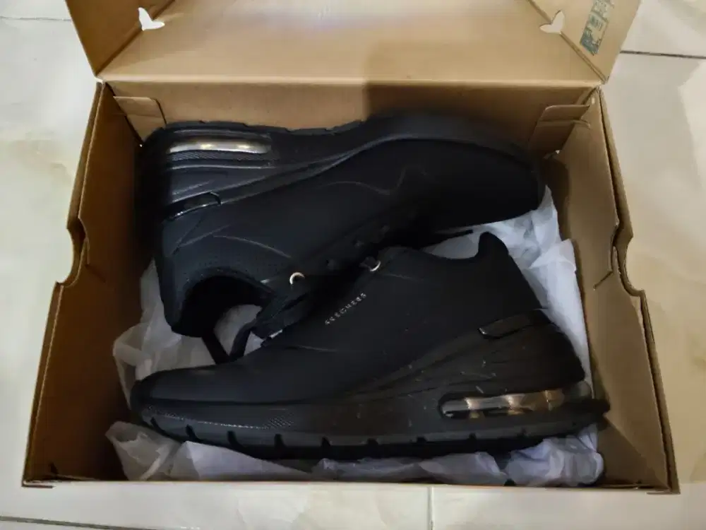 Sepatu Skechers Like New