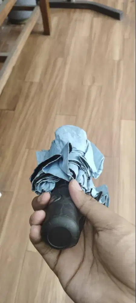 Payung Biru Anti Hujan dan Air