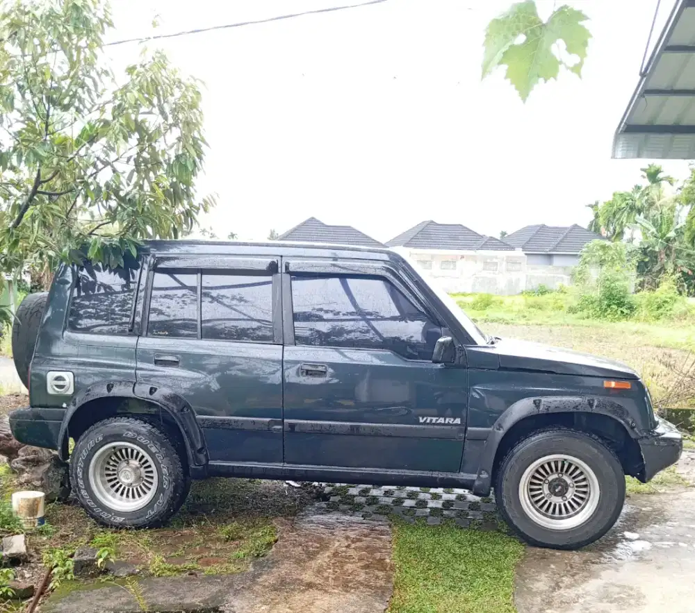 Suzuki vitara 4x4 tahun 1993