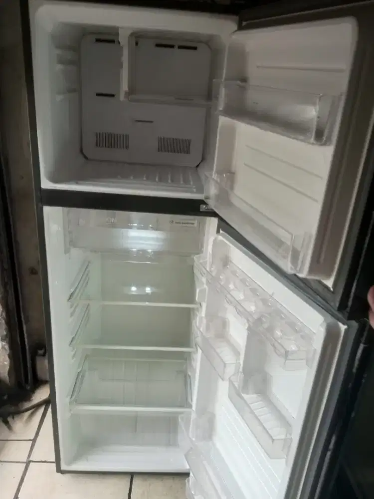 Jual bu kulkas 2 pintu ukuran tinggi merk SHARP