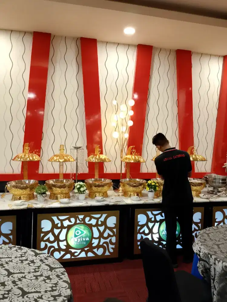 Dibutuhkan freelance pramusaji plus bisa setting katering prasmanan