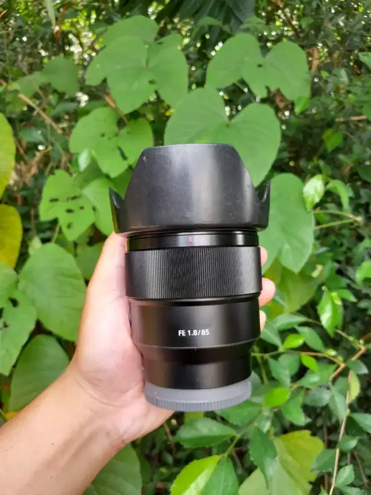 Lensa fix sony fe 85 mm f1.8