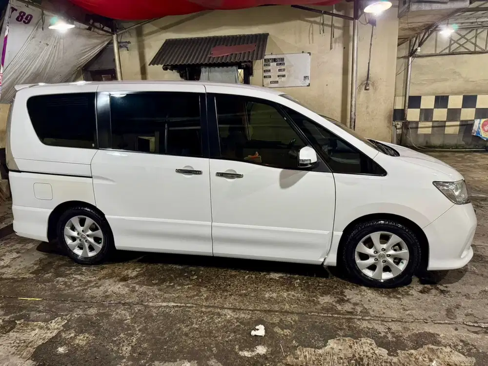 Nissan Serena 2014 Bensin