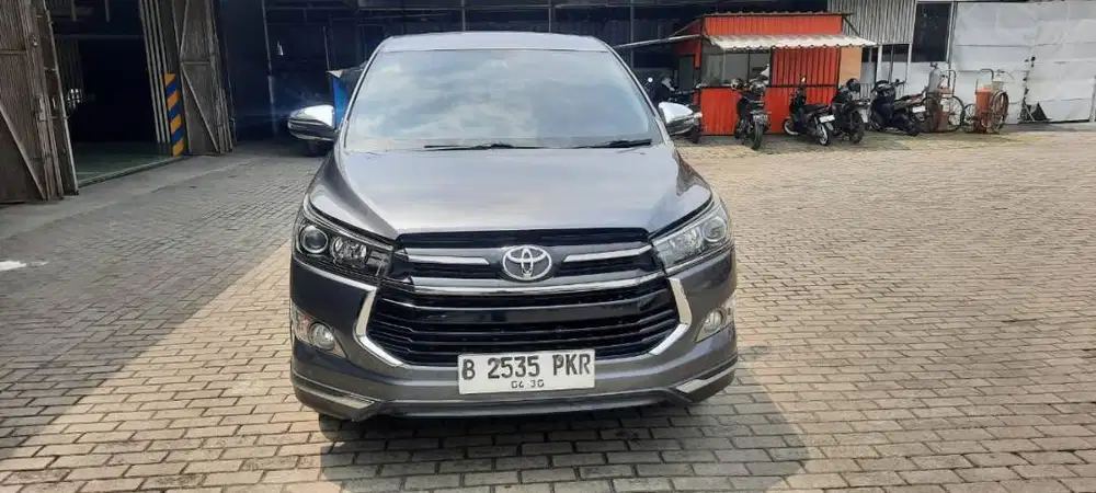 Dijual Toyota Innova Venturer Abu-abu tahun 2020,